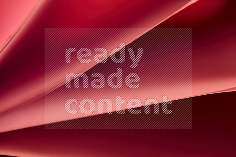 فن تجريدي يعرض منحنيات مع تدرجات الألوان الدافئة والباردة مكونه بضوء ملون