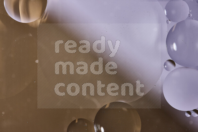 لقطات مقربة لفقاعات من الزيت على سطح الماء باللون الأبيض والبني