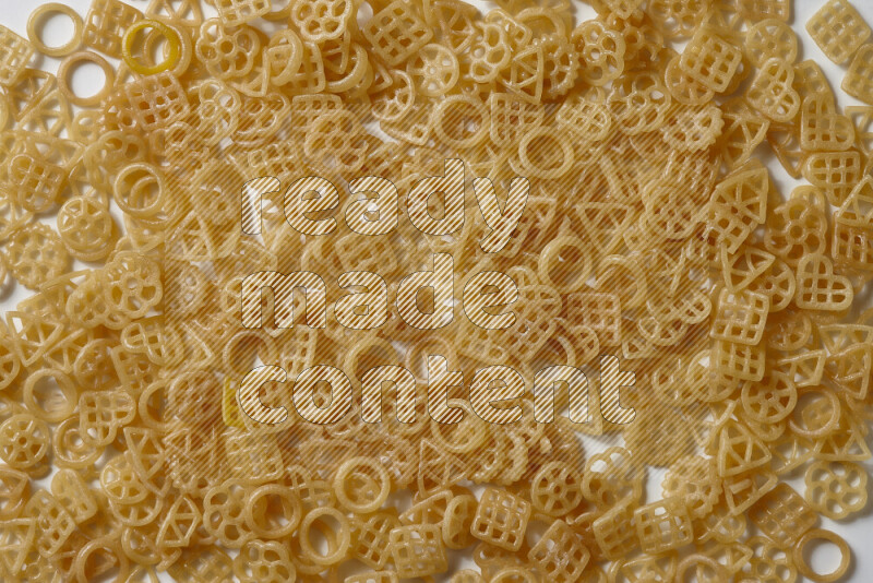 تسالي علي خلفية بيضاء