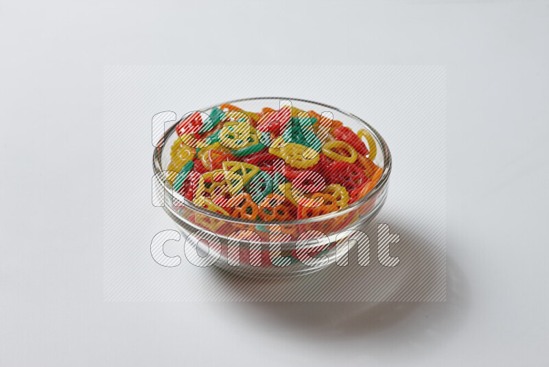 تسالي علي خلفية بيضاء