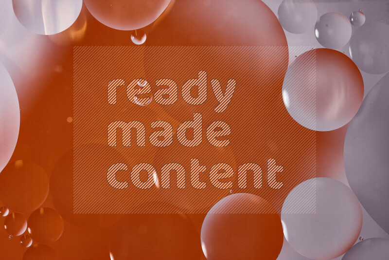 لقطات مقربة لفقاعات من الزيت على سطح الماء باللون الأبيض والبرتقالي