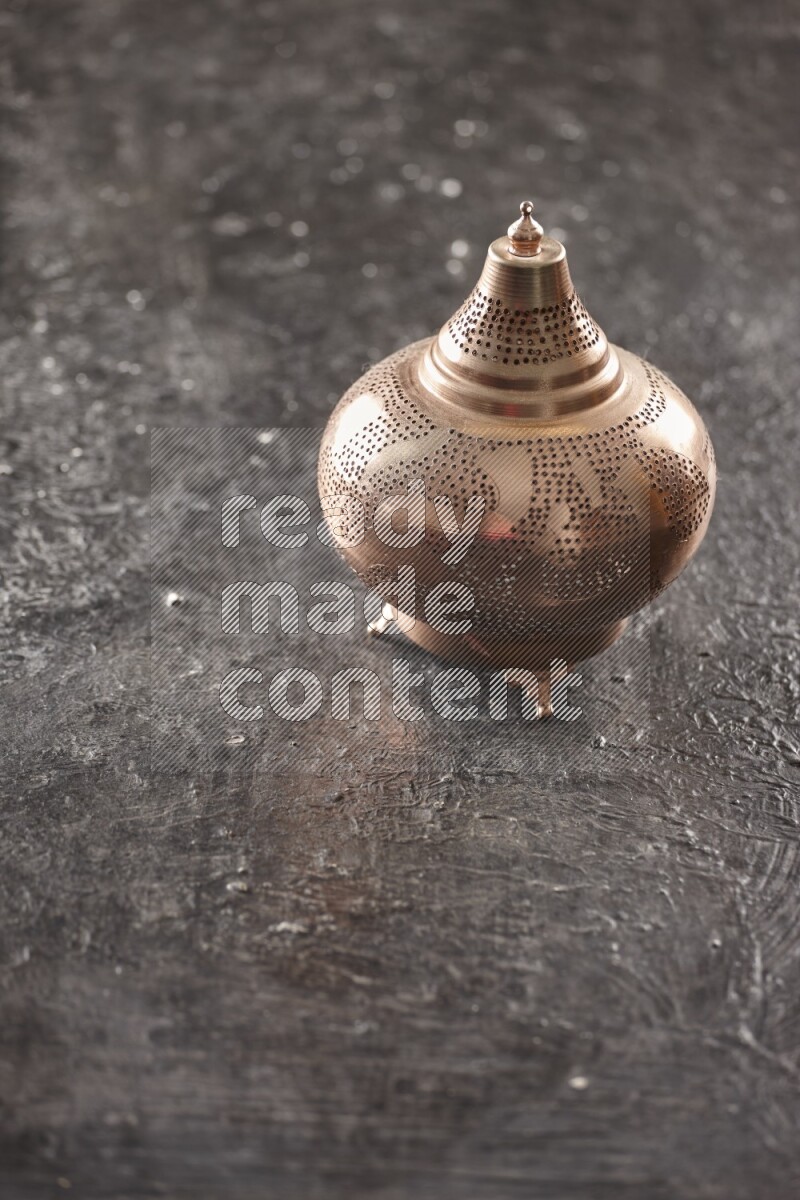 فانوس موضوع علي خلفية سوداء