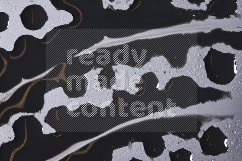 لقطات مقربة لأشكال مختلفة مرسومه باللون الأسود