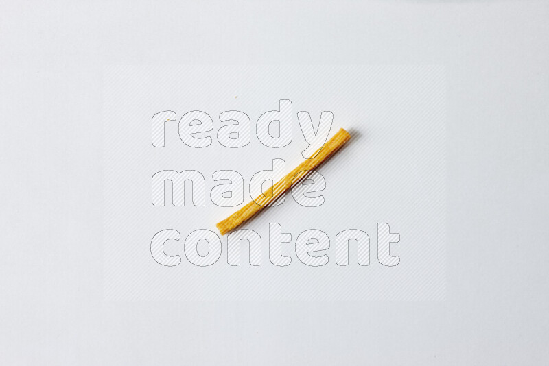 وجبات خفيفه متنوعة علي خلفية خلفية بيضاء