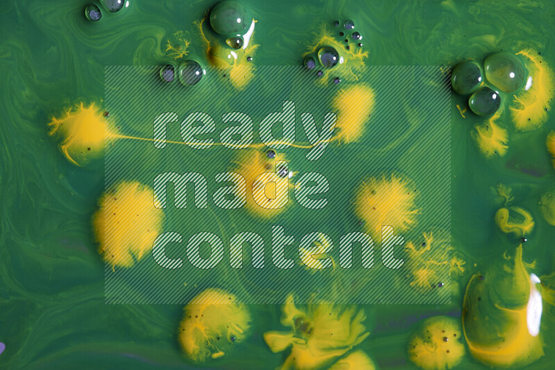 خلفية ملونة مع مزيج من ألوان الطلاء الأخضر والأصفر