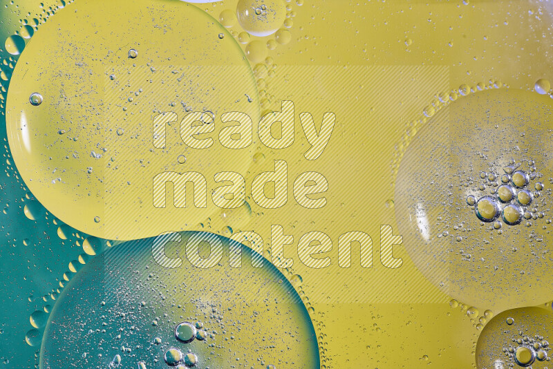 لقطات مقربة لفقاعات من الزيت على سطح الماء باللون الأخضر والأصفر