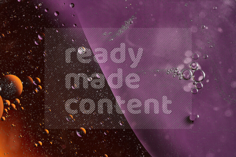 لقطات مقربة لفقاعات من الزيت على سطح الماء باللون البرتقالي والأرجواني