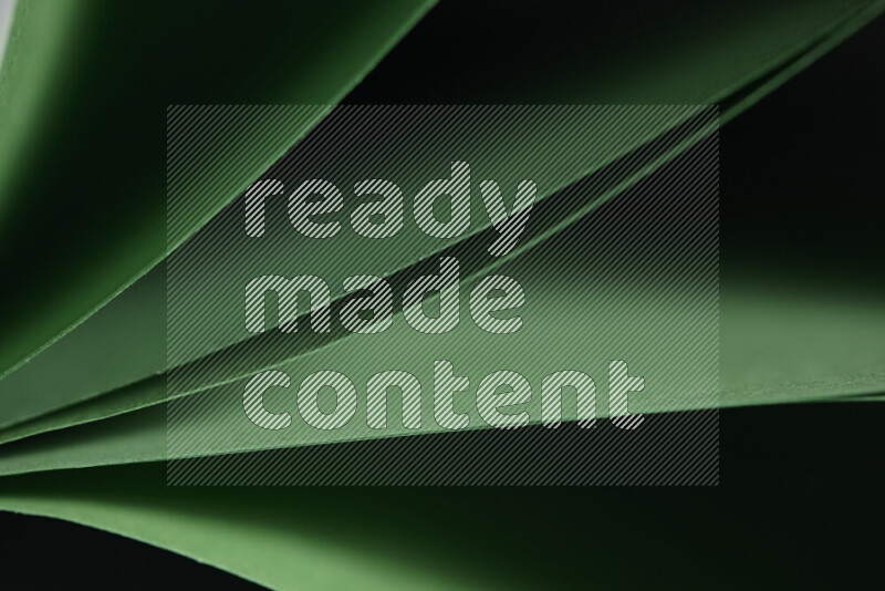 فن تجريدي يعرض المنحنيات المرتبة للأوراق باللون الأخضر