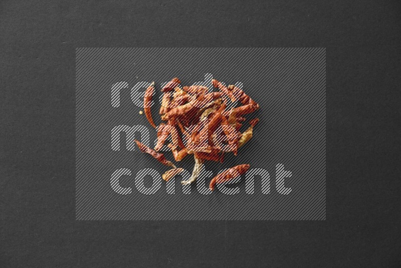 الفلفل الحار علي خلفية سوداء