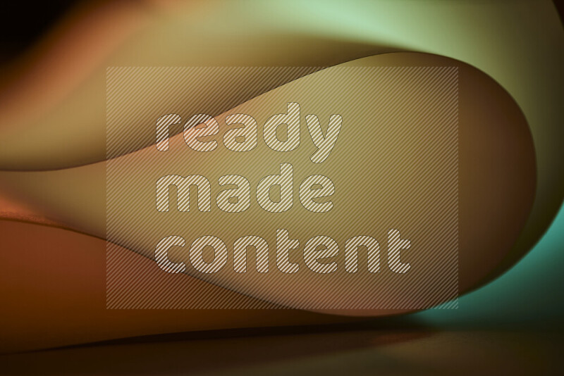 فن تجريدي يعرض منحنيات وتدرجات اللون الأصفر والأخضر مكونه بضوء ملون