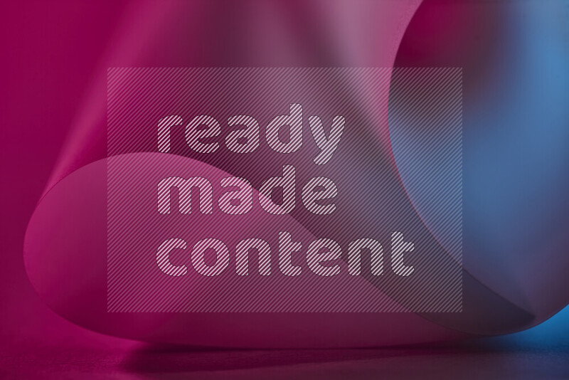 فن تجريدي يعرض منحنيات وتدرجات اللون الأزرق والوردي مكونه بضوء ملون