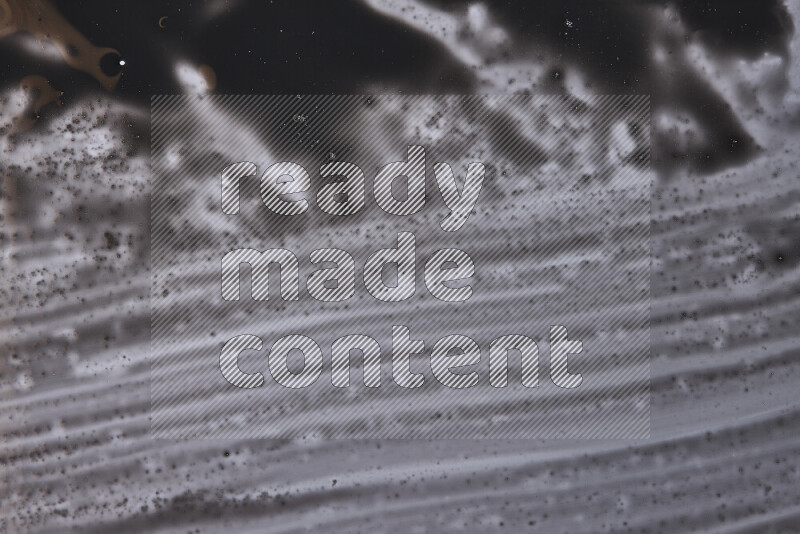 لقطات مقربة لأشكال مختلفة مرسومه باللون الأسود