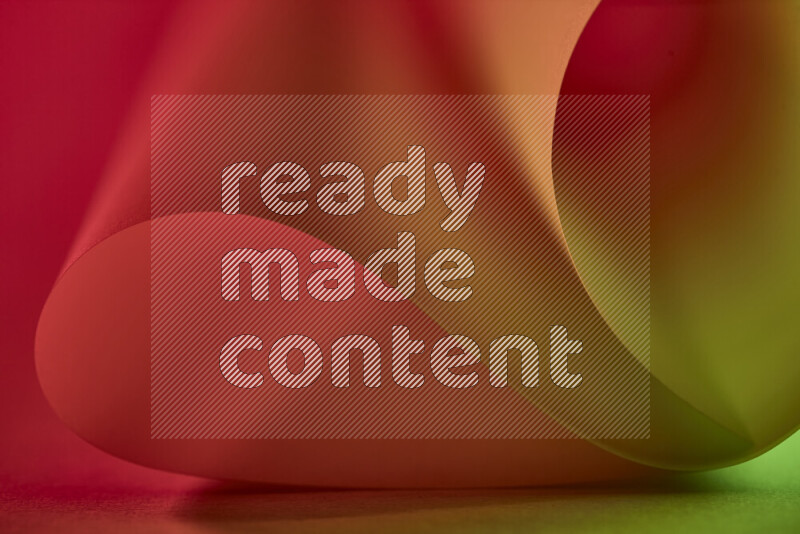 فن تجريدي يعرض منحنيات وتدرجات اللون الأخضر والأحمر مكونه بضوء ملون