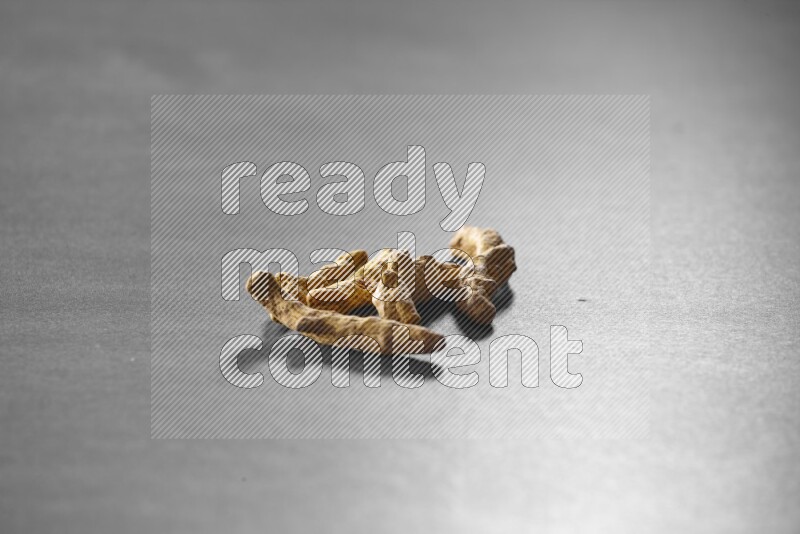 كركم علي خلفية سوداء