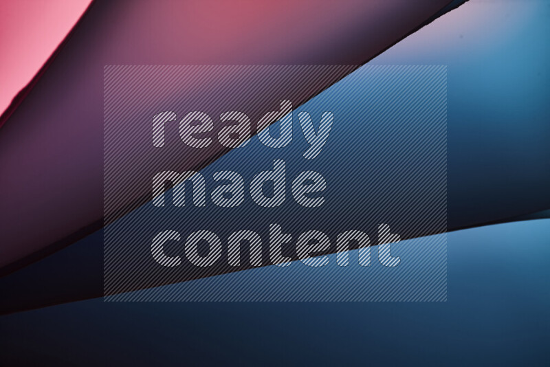 فن تجريدي يعرض منحنيات مع تدرجات الألوان الدافئة والباردة مكونه بضوء ملون