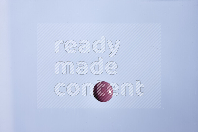 لقطات مقربة لقطرات من اللون الأرجواني على الخلفية