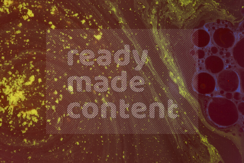 تظهر الصورة أشكال مختلفة من تداخلات اللون الأحمر والأصفر