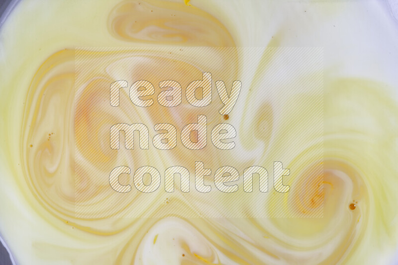 لقطة مقربة لأنماط دوامية باللون البرتقالي