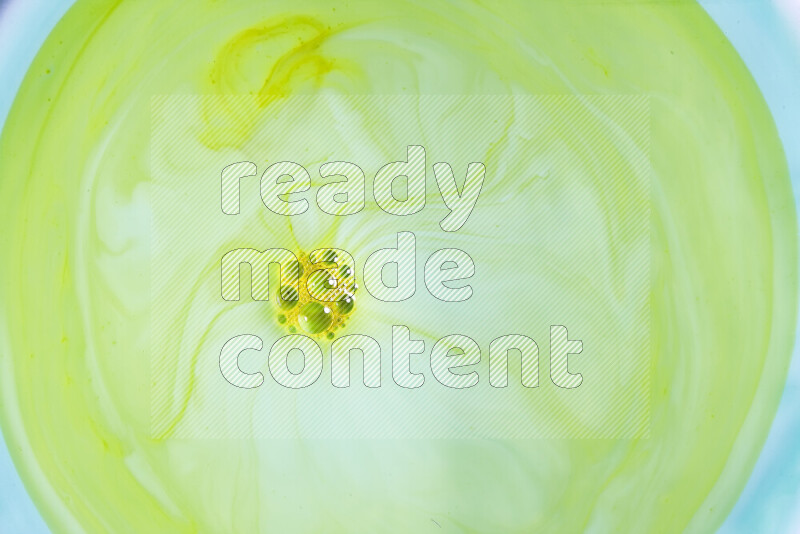 لقطة مقربة لأنماط دوامية بتدرجات اللون الأخضر