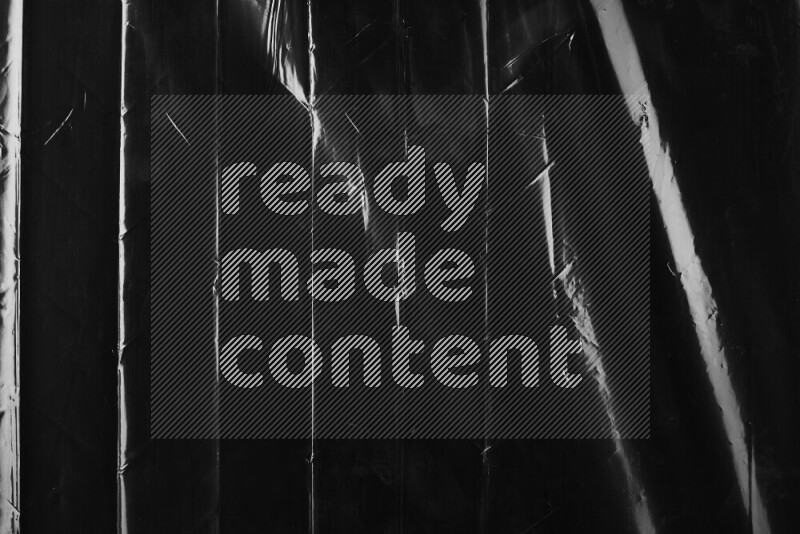 تظهر الصورة سطح من البلاستيك علي خلفية داكنة