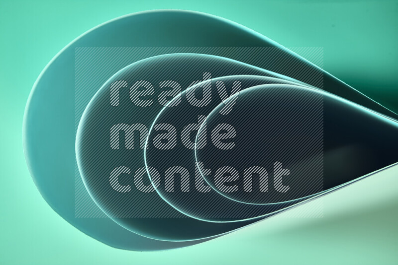 فن تجريدي لورق مطوي على شكل منحنيات ناعمة بتدرجات اللون الأخضر