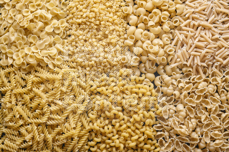 7 أنواع معكرونة علي الخلفية كاملة